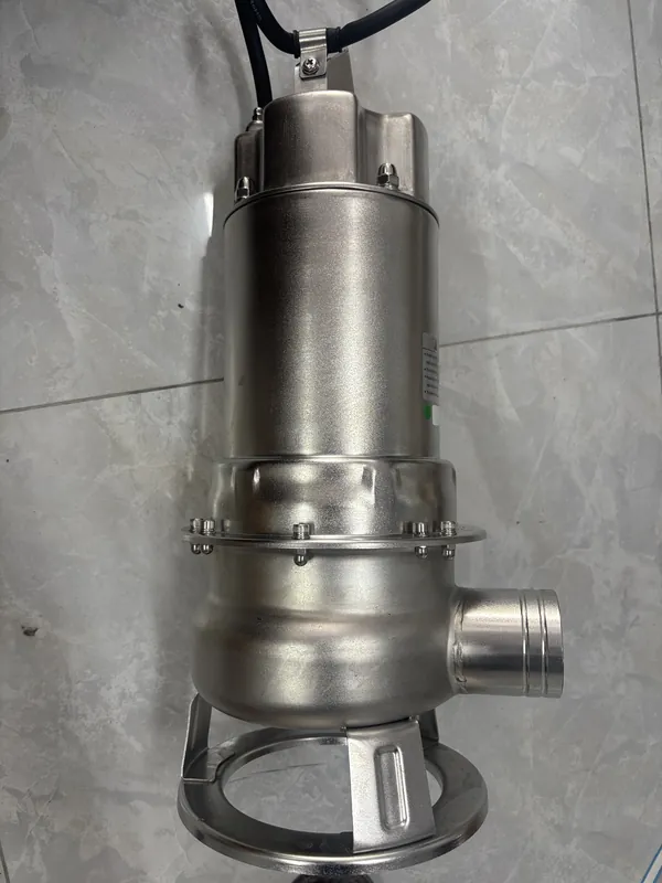 Bơm chìm inox Perotac so với hàng trôi nổi qua sáu tiêu chí