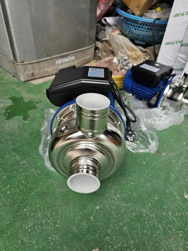 Cụm bơm chuẩn bị thay thế